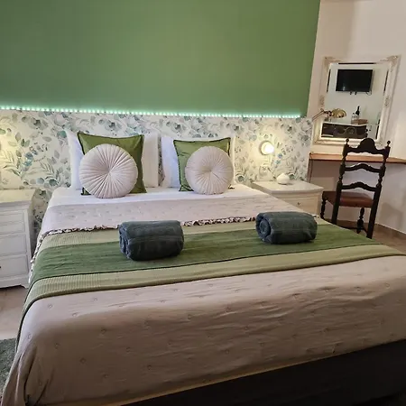 - & Rooms, Rooftop River View, Bbq & Ac Πανσιόν