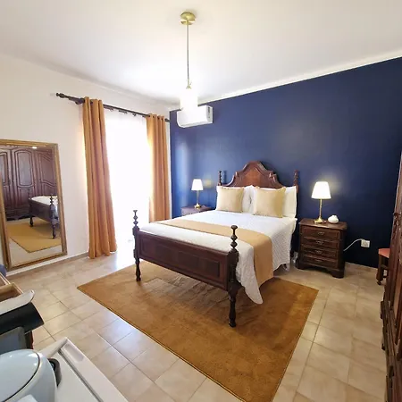 - & Rooms, Rooftop River View, Bbq & Ac ゲストハウス ポルティマン