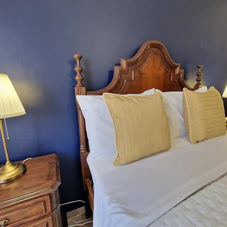 - & Rooms, Rooftop River View, Bbq & Ac ゲストハウス 3*