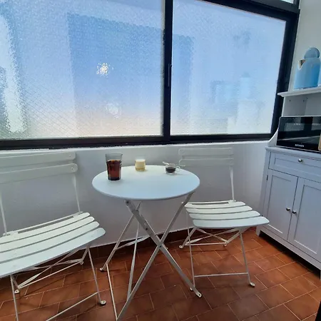 - & Rooms, Rooftop River View, Bbq & Ac ゲストハウス 3*
